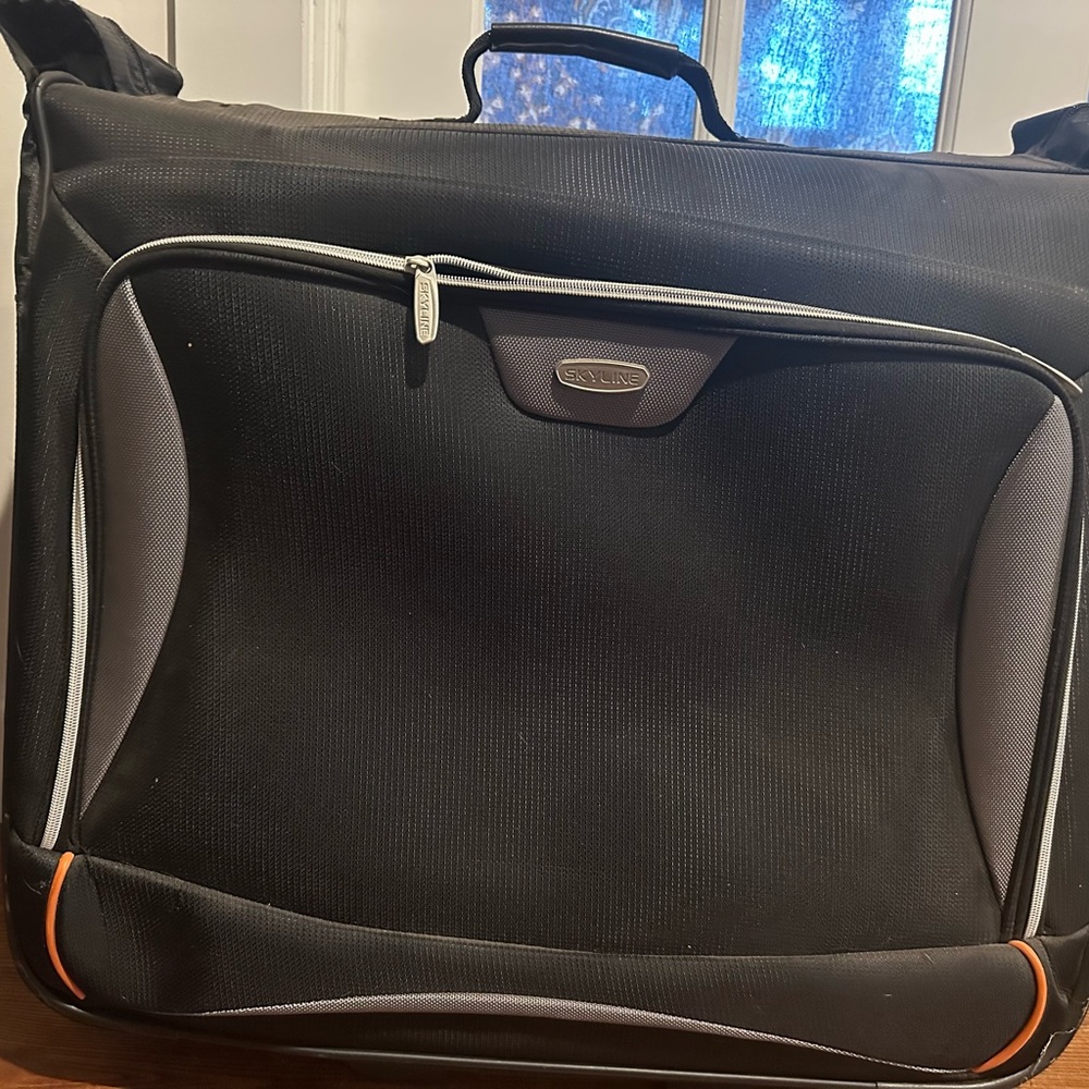 Skyline fold out rolling suitcase